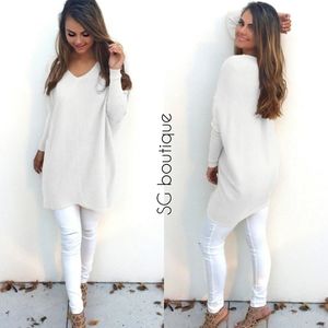 🆕⭐ Ivory white v-neck tunic sweater